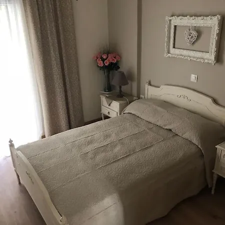 Apartamento For Four Persons In Center! Loutráki
